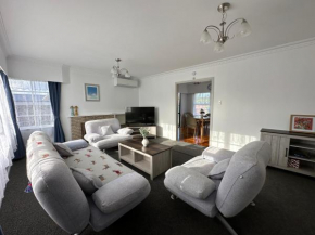 Gracious 3 Bdrm House in Chartwell